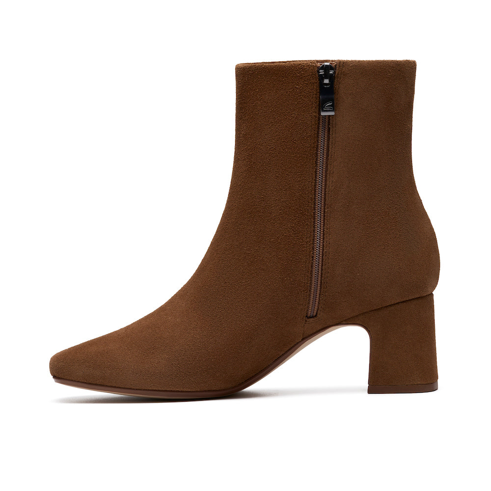 Clarks Fernie Zip Ankle Boot-Walnut D