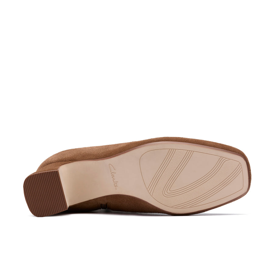 Clarks Fernie Zip Ankle Boot-Walnut D