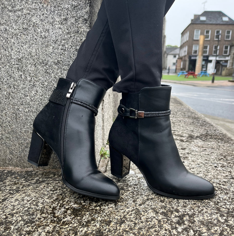 Redz D3423 Ankle Boots-Black