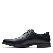 Clarks 'Howard Over' Shoe-Black Leather G