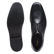 Clarks 'Howard Over' Shoe-Black Leather G