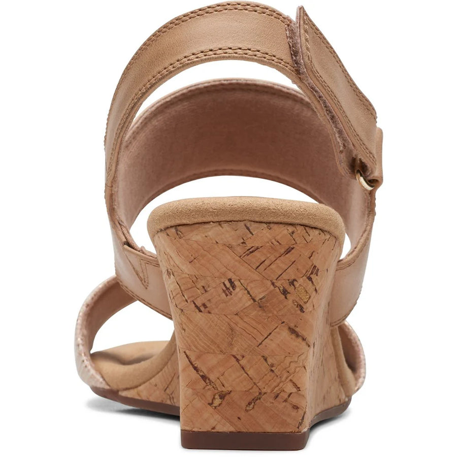 Clarks 'Kyarra Faye' Sandal-Warm Beige D